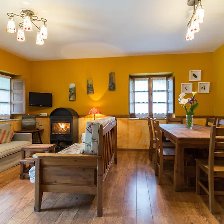 - La Pumarada De Limes I Landhaus